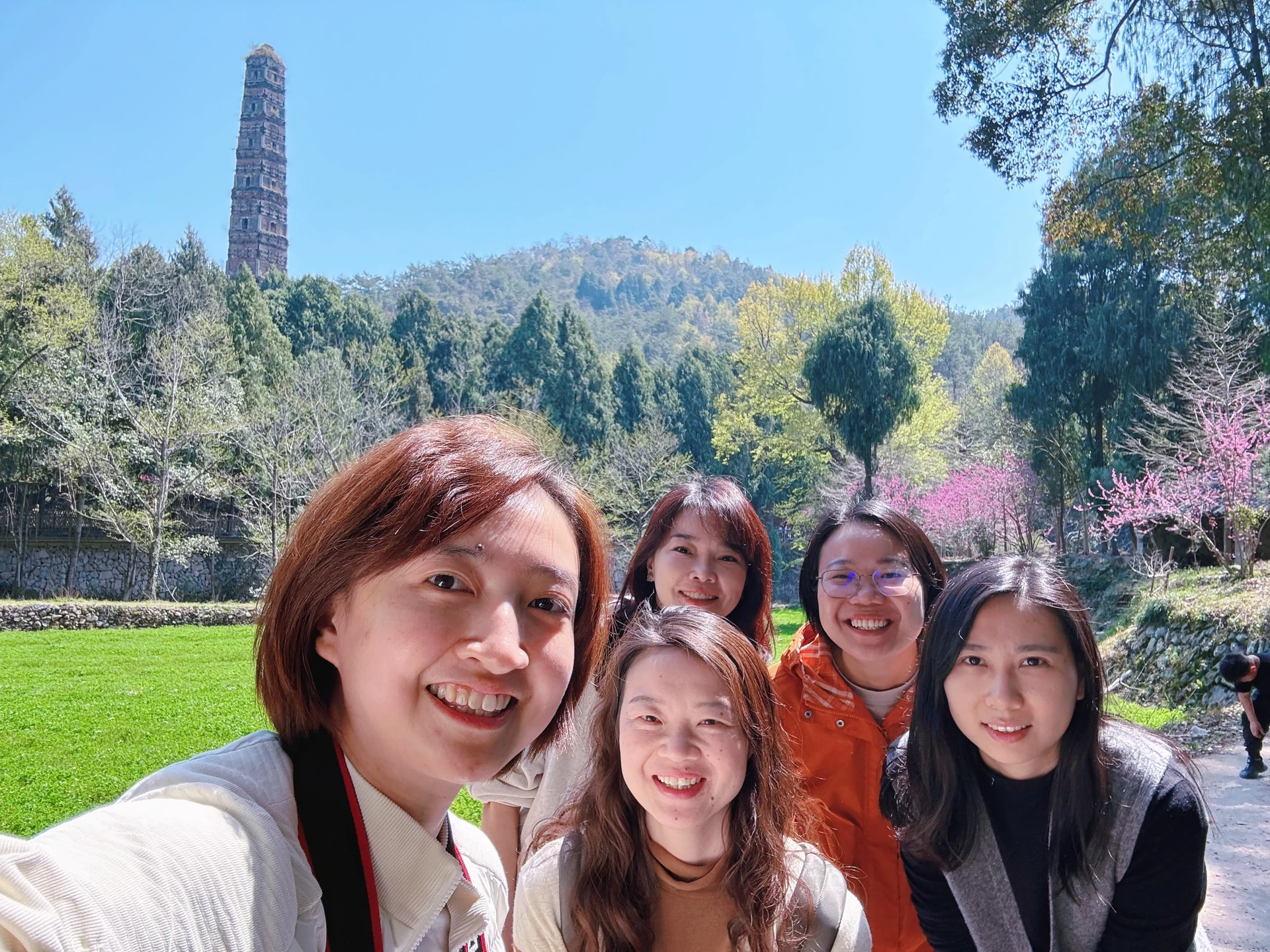 2025年4月，我们在国清寺的合照